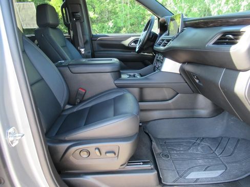 Used 2024 Chevrolet Tahoe Z71 w/ Luxury Package AWD/4WD image 10