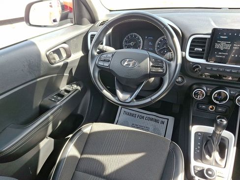 Certified 2022 Hyundai Venue Limited image 15