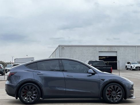 Used 2022 Tesla Model Y Performance image 3