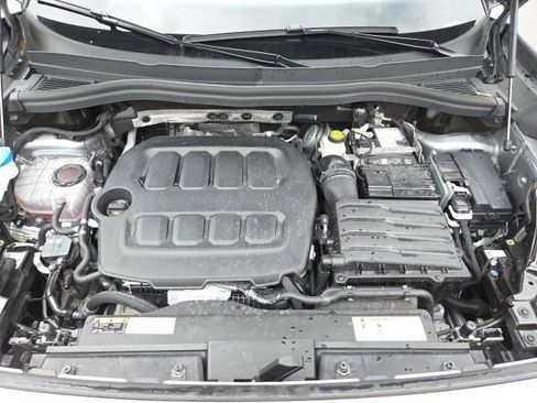 Used 2025 Volkswagen Tiguan SE AWD/4WD image 25