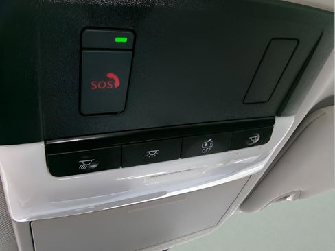 Used 2025 Nissan Altima 2.5 SV image 14