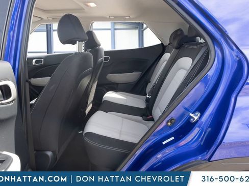 Used 2025 Hyundai Venue SEL FWD image 19