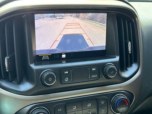 Used 2022 Chevrolet Colorado Z71 AWD/4WD image 23