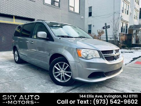 Used 2014 Dodge Grand Caravan SXT image 3