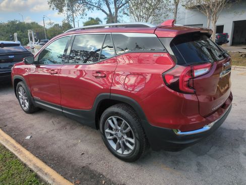 Used 2022 GMC Terrain SLT image 7
