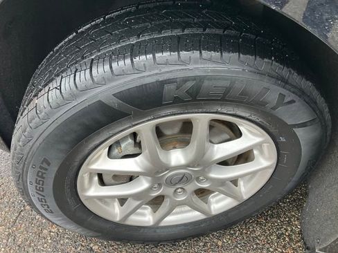 Used 2024 Chrysler Pacifica Touring-L image 3