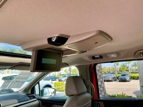 Certified 2022 Honda Odyssey Touring image 11