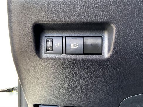 Used 2025 Toyota RAV4 XLE FWD image 65