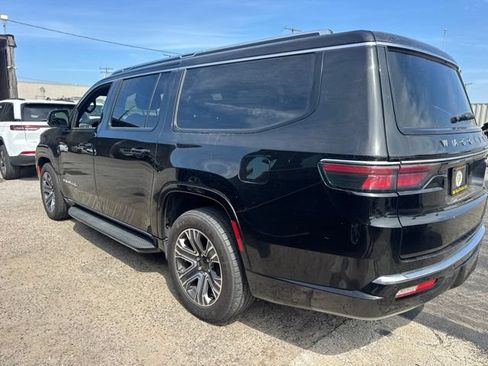 Used 2024 Jeep Wagoneer L Series II w/ Flexible Seating Group AWD/4WD image 8