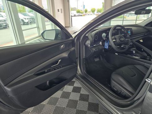 New 2026 Hyundai Elantra Limited FWD image 30