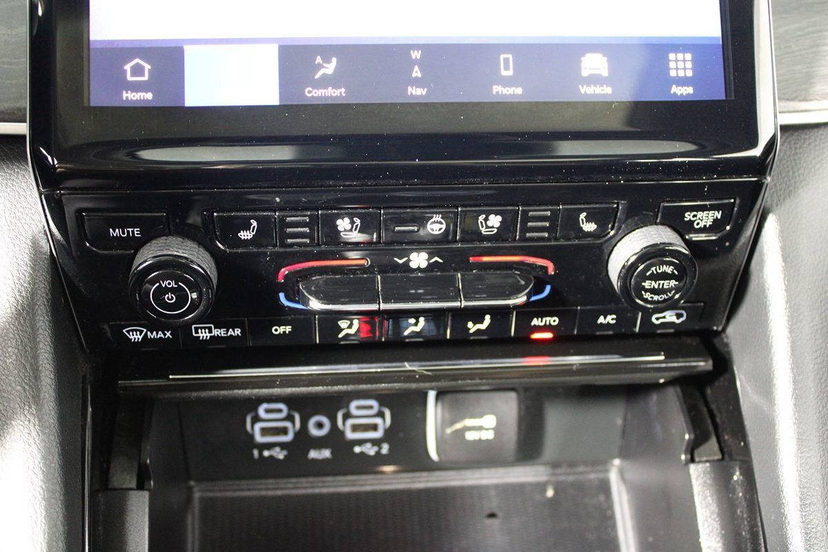 Used 2023 Jeep Grand Cherokee L Limited w/ Luxury Tech Group II RWD image 17