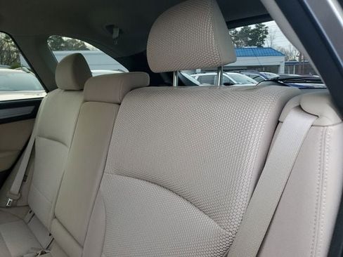 Used 2019 Subaru Outback 2.5i Premium image 14