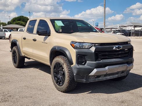Used 2024 Chevrolet Colorado Trail Boss w/ Technology Package AWD/4WD image 3