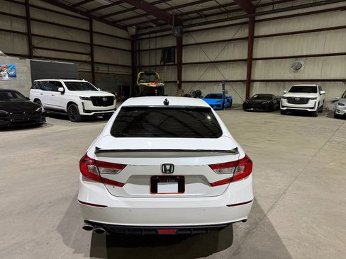 Used 2018 Honda Accord Touring image 6