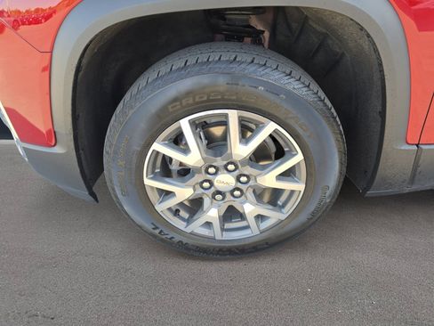 Used 2023 GMC Acadia SLE w/ Driver Convenience Package FWD image 25