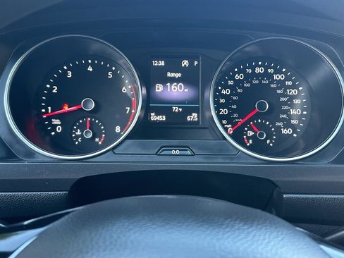 Used 2018 Volkswagen Tiguan S image 33