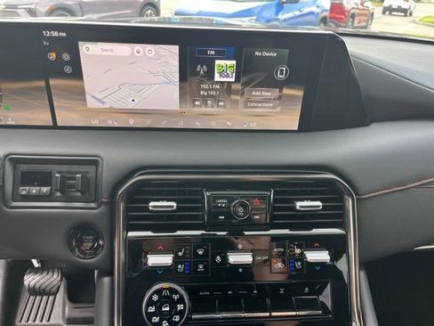 Used 2025 Nissan Armada PRO-4X w/ Pro-4X Premium Package AWD/4WD image 22
