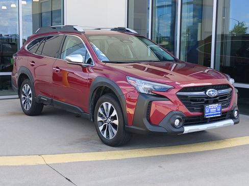 Used 2023 Subaru Outback Touring AWD/4WD image 5