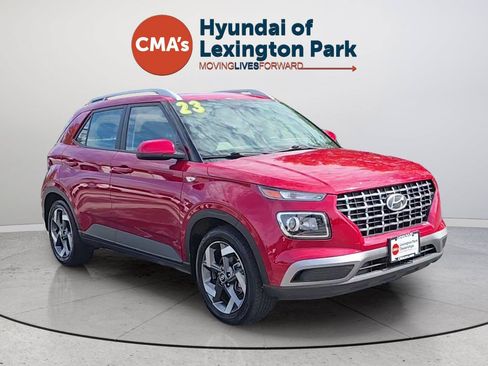 Used 2023 Hyundai Venue SEL FWD image 7