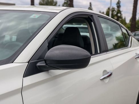 Used 2024 Nissan Altima 2.5 S FWD image 12