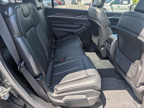 Used 2023 Jeep Grand Cherokee L Limited AWD/4WD image 12