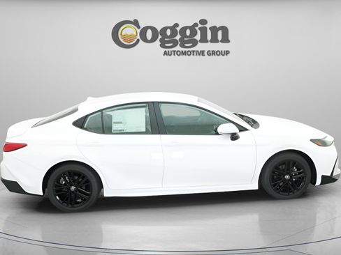 New 2026 Toyota Camry SE FWD image 22