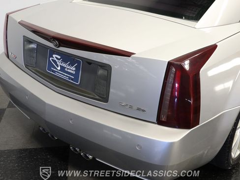 Used 2006 Cadillac XLR V image 24