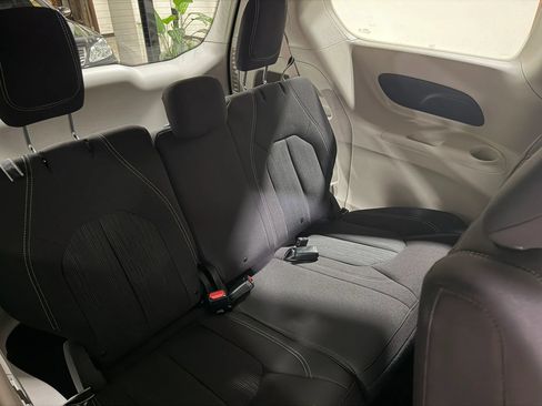 Used 2021 Chrysler Voyager L FWD image 31
