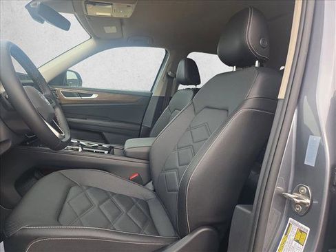 Used 2025 Volkswagen Atlas SE image 14