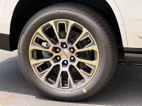 New 2026 GMC Yukon Denali w/ Denali Reserve Package RWD image 9
