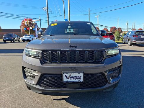 Used 2023 Jeep Grand Cherokee Altitude image 35