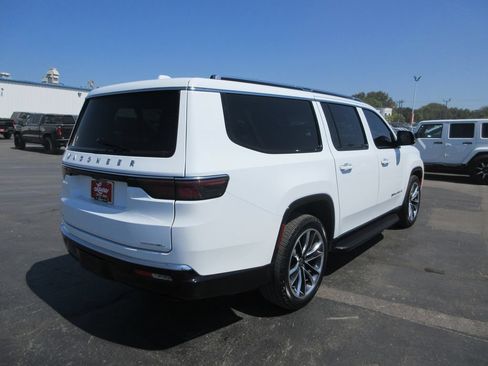 Used 2023 Jeep Wagoneer L Series II w/ Premium Group I AWD/4WD image 6