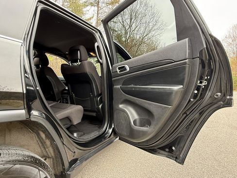 Used 2020 Jeep Grand Cherokee Laredo AWD/4WD image 25