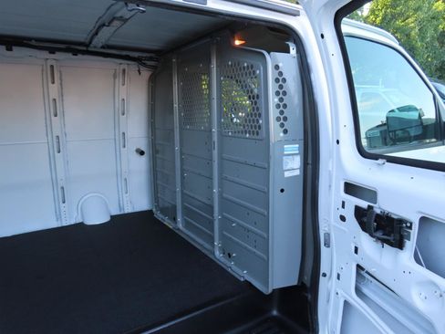 Used 2015 Chevrolet Express 2500 RWD image 14