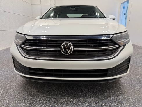 Used 2023 Volkswagen Jetta SE FWD image 11