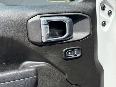 Used 2025 Jeep Wrangler Sport AWD/4WD image 16