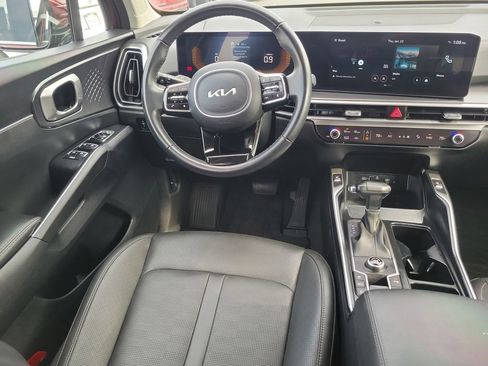 Used 2025 Kia Sorento S image 10
