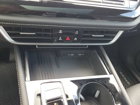 Used 2025 Volkswagen Atlas Cross Sport SE w/ Panoramic Sunroof Package FWD image 33