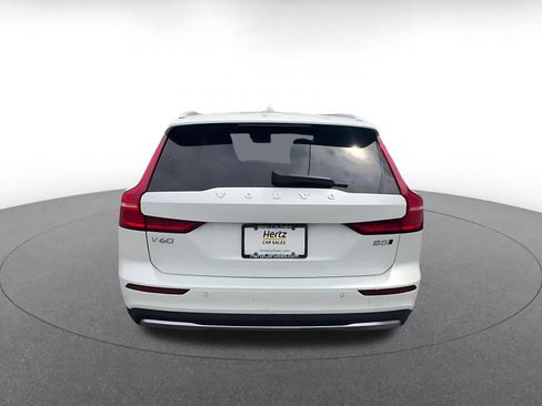 Used 2025 Volvo V60 B5 Cross Country Plus AWD/4WD image 12
