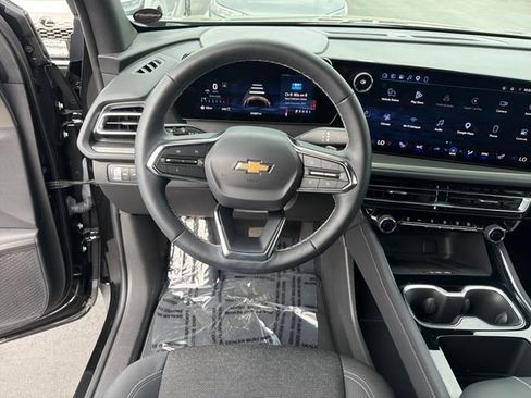 Certified 2025 Chevrolet Traverse LT w/ Driver Confidence Package AWD/4WD image 13