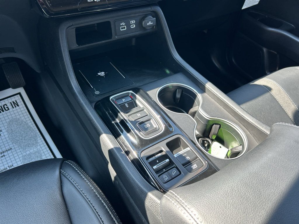 Used 2025 Honda Pilot Touring image 17
