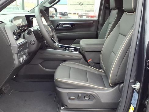 New 2026 Chevrolet Suburban Premier w/ Sun And Tow Package AWD/4WD image 8