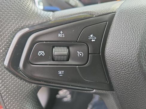 Used 2025 Chevrolet Trax LT FWD image 16