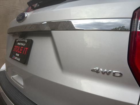 Used 2018 Ford Explorer 4WD image 10