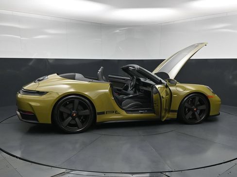 Certified 2026 Porsche 911 GTS RWD image 40