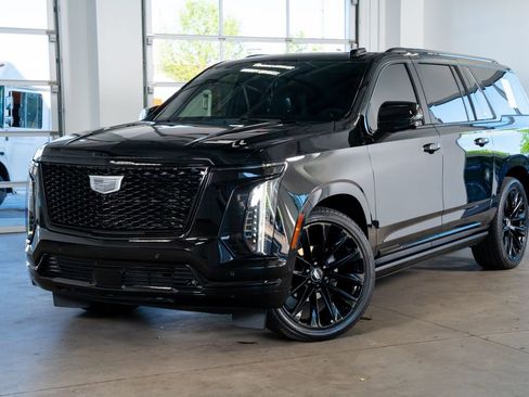 Used 2026 Cadillac Escalade ESV Platinum Sport w/ LPO, ONYX Package image 2