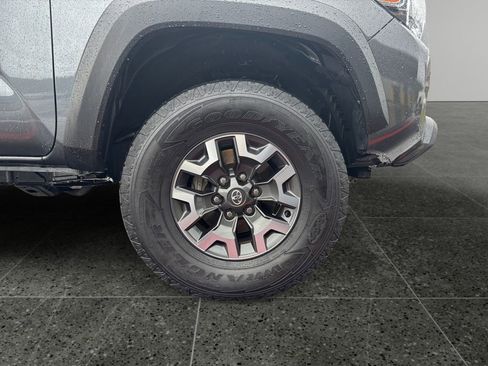 Used 2021 Toyota Tacoma TRD Off-Road image 9