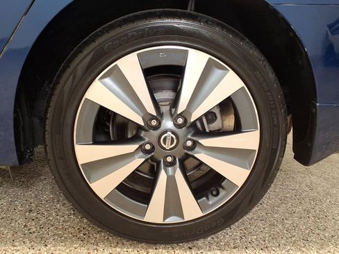 Used 2019 Nissan Sentra SV w/ Special Edition Pkg w/ Special Edition Package FWD image 7