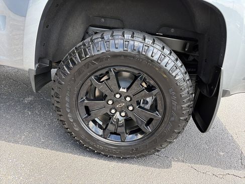 Used 2022 Chevrolet Colorado LT AWD/4WD image 19