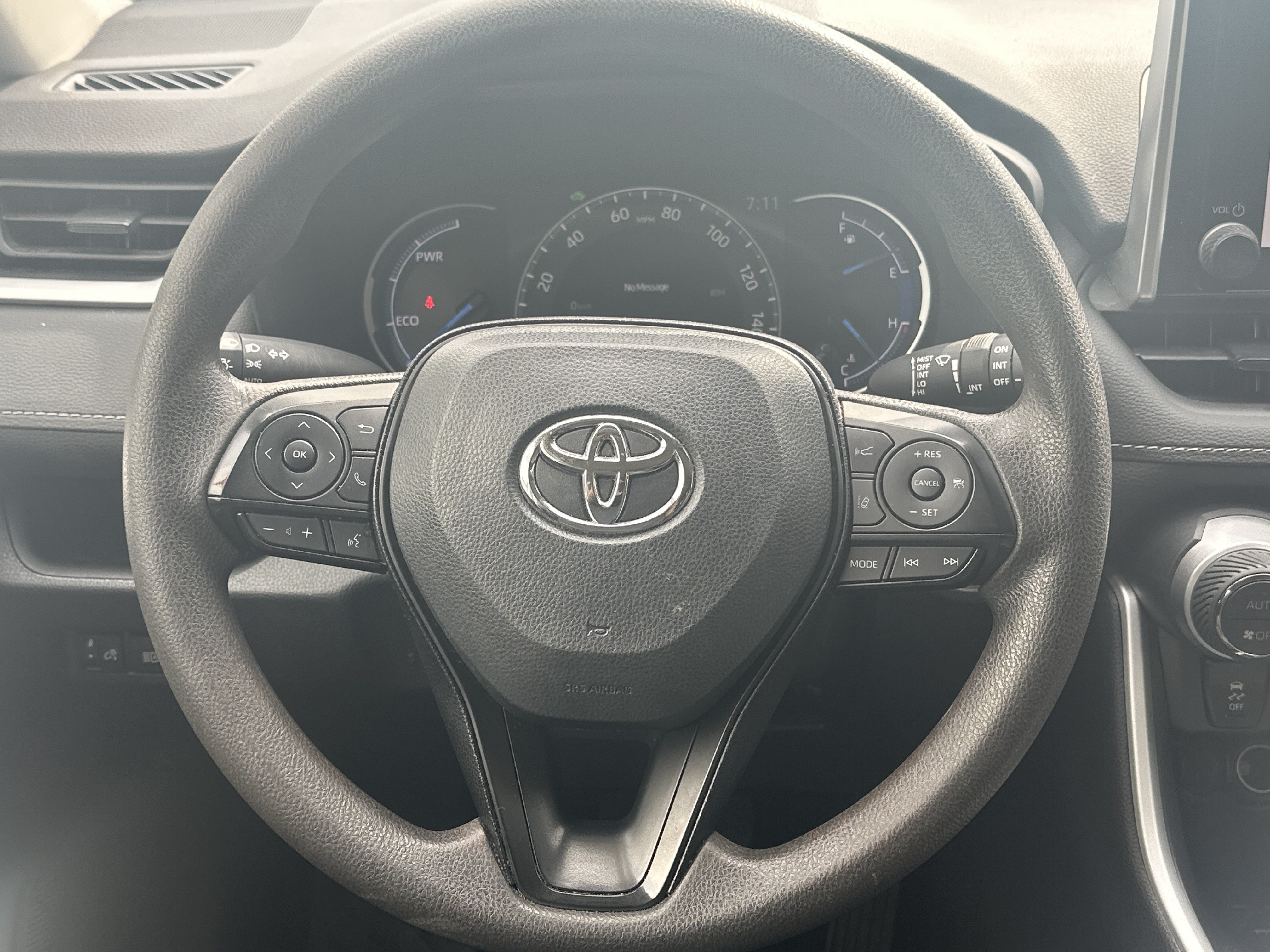 Used 2025 Toyota RAV4 XLE AWD/4WD image 17